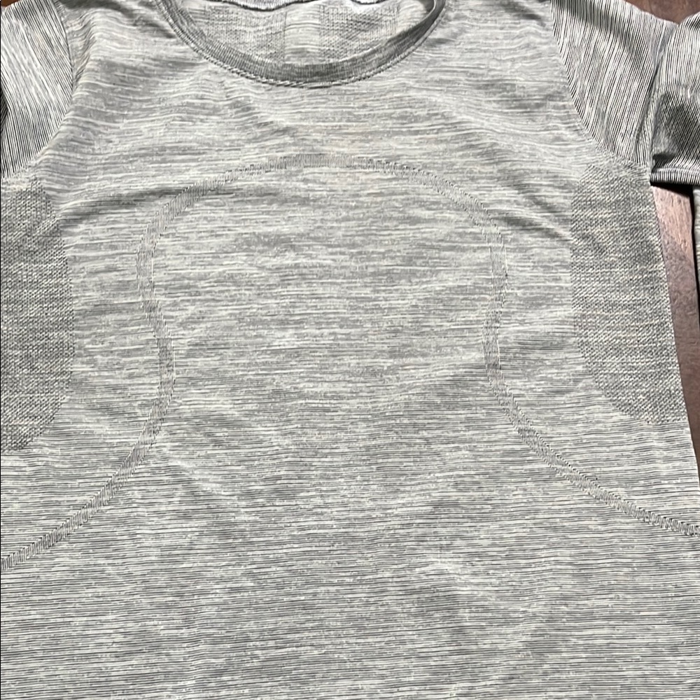 Lululemon Athletica Gray Long Sleeve Tee - Picture 5 of 6